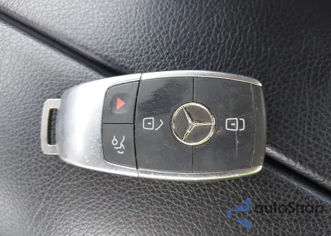 2019 Mercedes-Benz C 300 4Matic z USA, uszkodzony, nr VIN WDDWJ8EB3KF875000